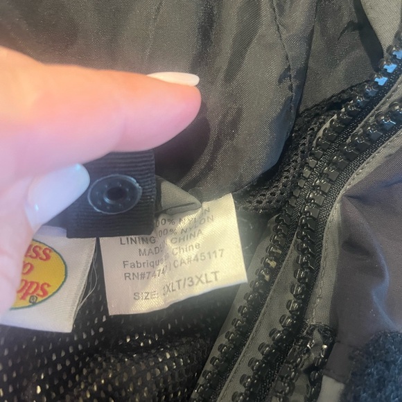 Bass Pro ShopMen's 3XLT Gore-Tex rain coat - Picture 6 of 9